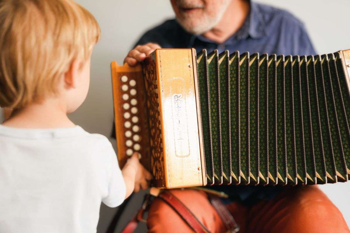 L'éveil musical dans chaque crèche favorise le développement et la curiosité des enfants 